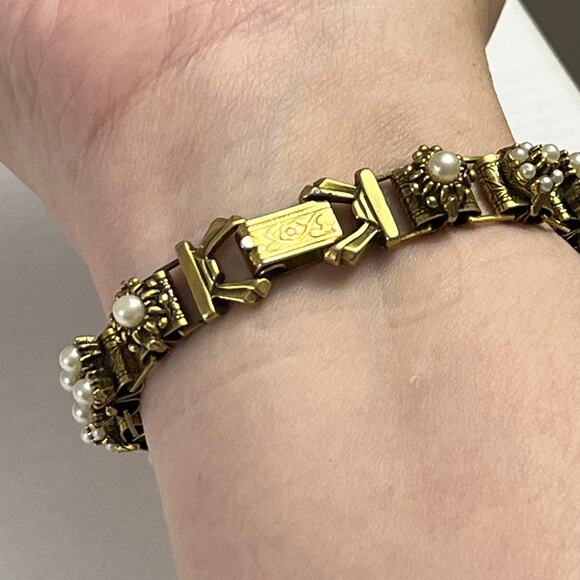 Vintage Gold & Faux Pearl Bracelet - Picture 5 of 7